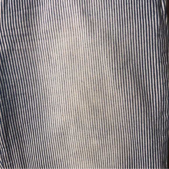 Levi's Cuffed Bermuda Women's Size 28 Blue White Pinstripes Denim Jean Shorts - Picture 6 of 15